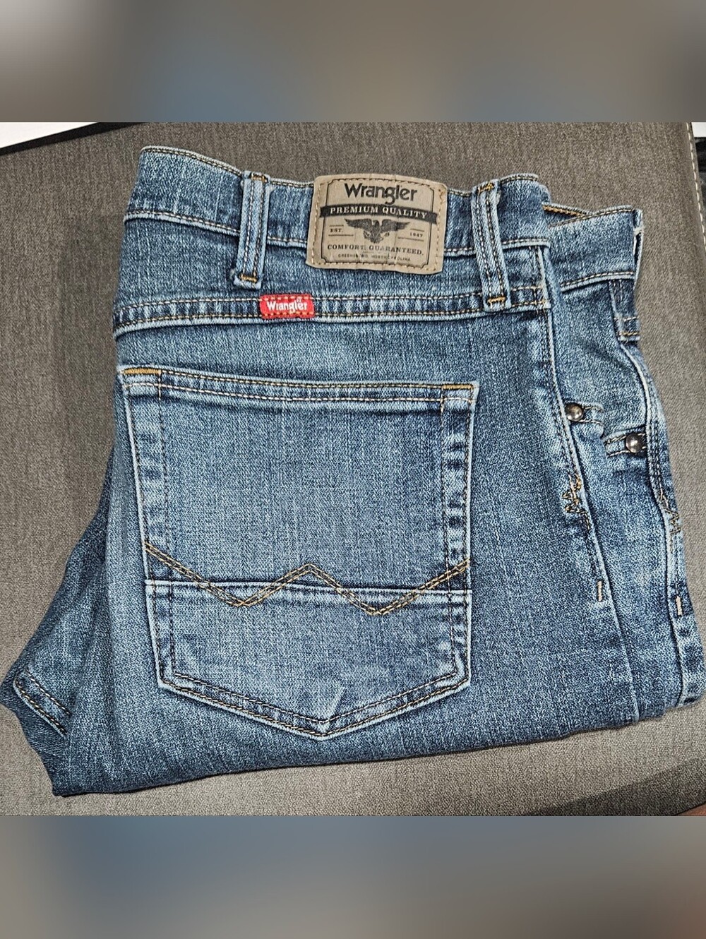 EUC Wrangler Men’s Slim Straight Medium Dark Blue Denim Jeans 36 X 30